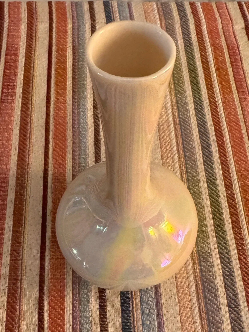 Dorothy okumoto porcelain Hawaii vase, like new, 6 inches